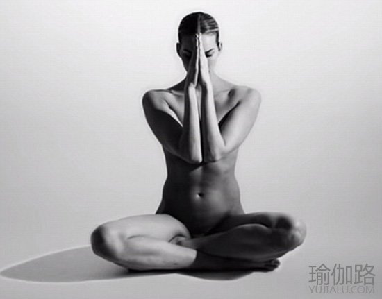 Nude Yoga Girl图1